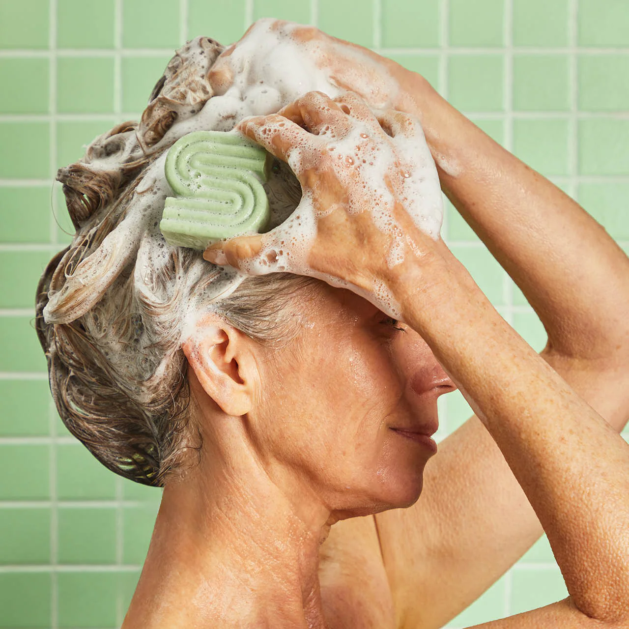 Kitsch Tea Tree & Mint Anti Dandruff Clarifying Shampoo Bar 91g - Image 4