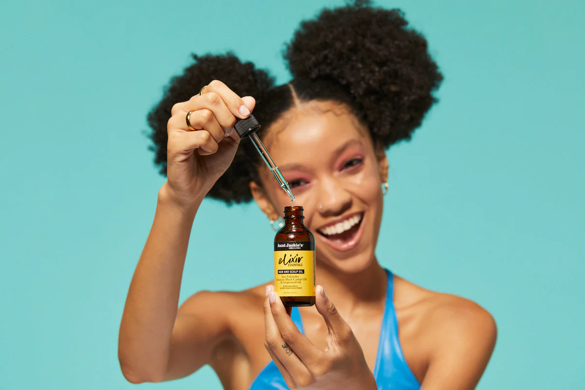 Aunt Jackie's Curls & coils Elixir Essentials Saw Palmetto & Jamaican Black Castor Hair & Scalp 59ml/2oz - Image 2