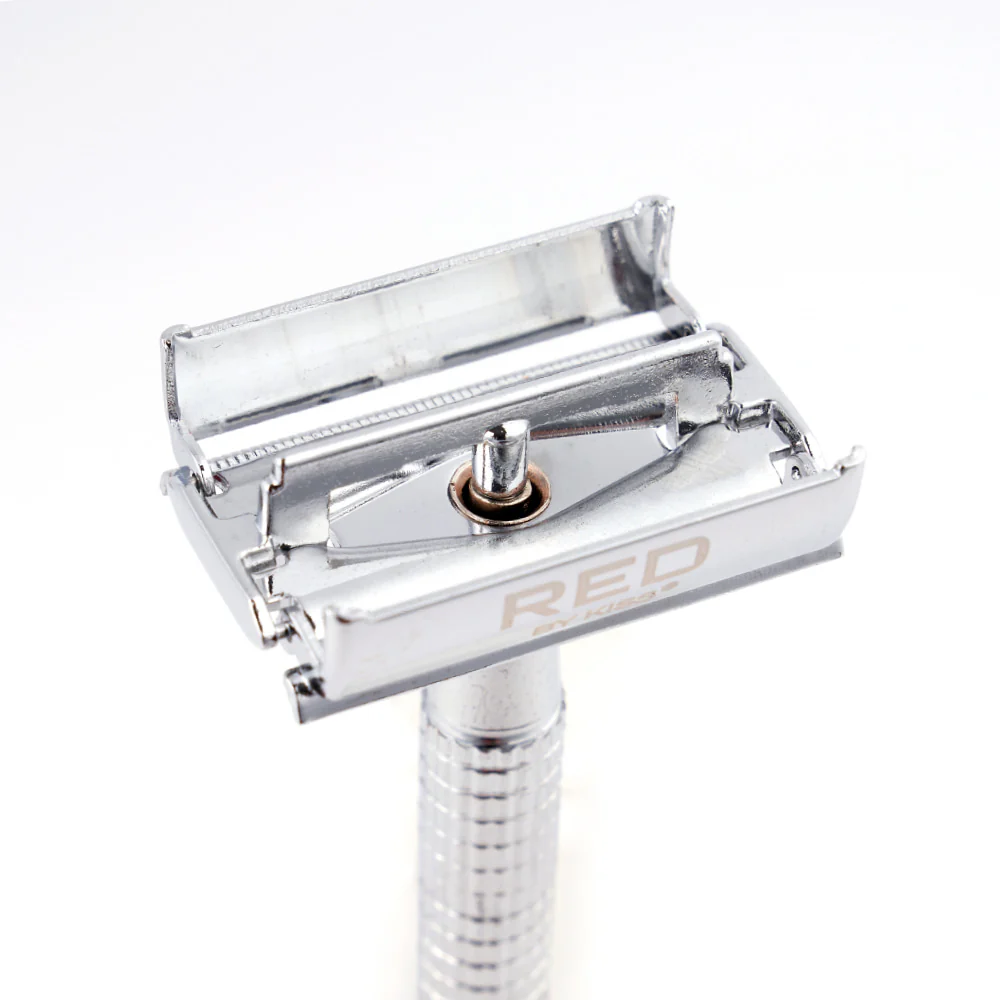 Red By Kiss Classic Shaver with 2pcs Blades - Image 4