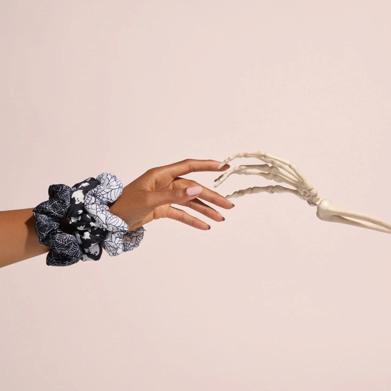 Kitsch Cloud Scrunchies 3pc Set - Spiderweb - Image 5