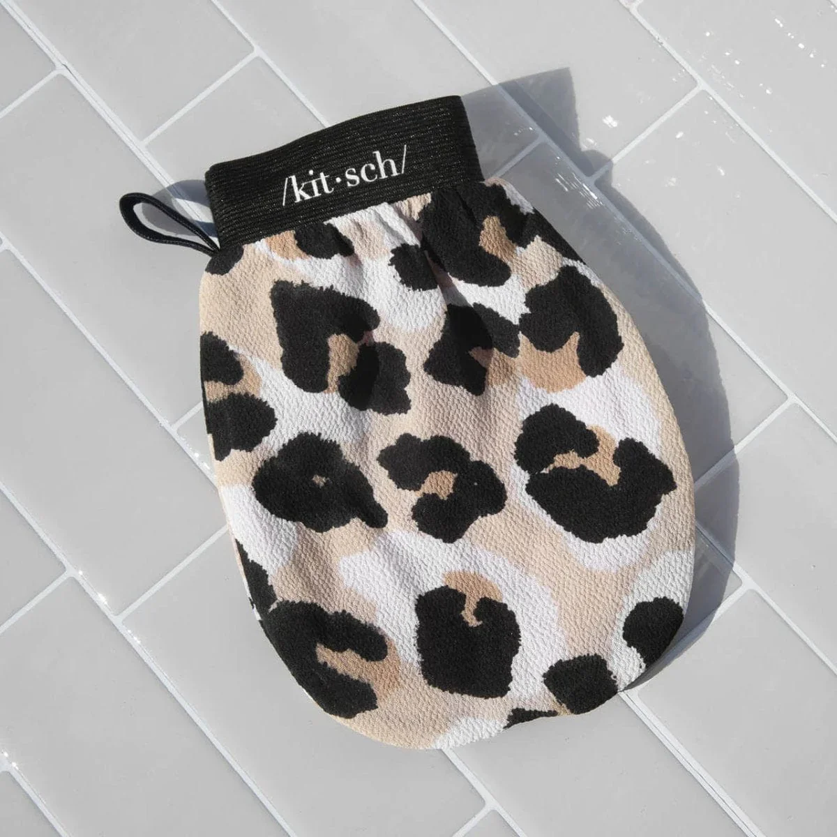 Kitsch Leopard Exfoliating Glove - Image 2