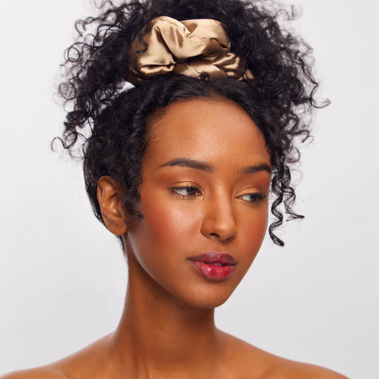 Kitsch Satin Sleep Pillow Scrunchies - Charcoal/Gold - Image 2