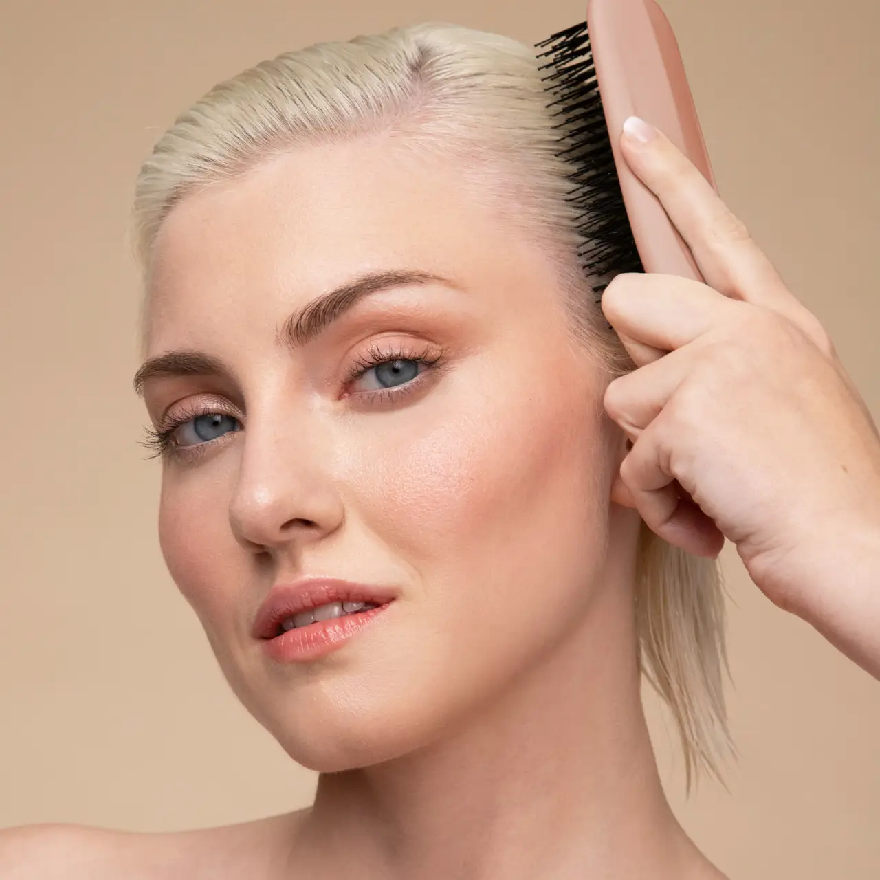 Kitsch Scalp Renewal Brush in Terracotta - Image 2