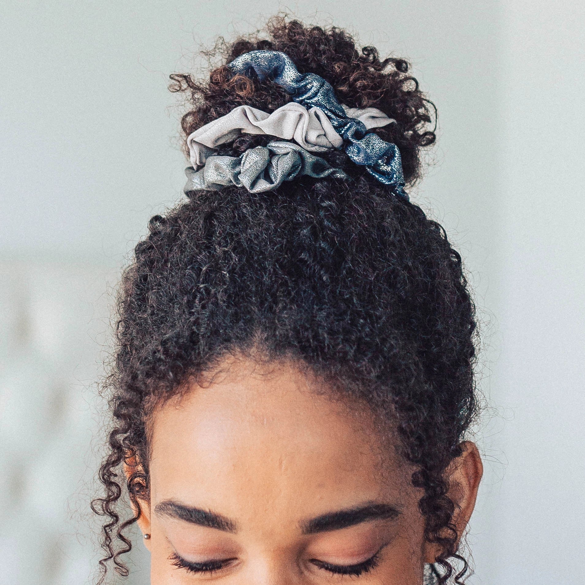 Kitsch Scrunchies Metallic (Black/Gray) - Image 4