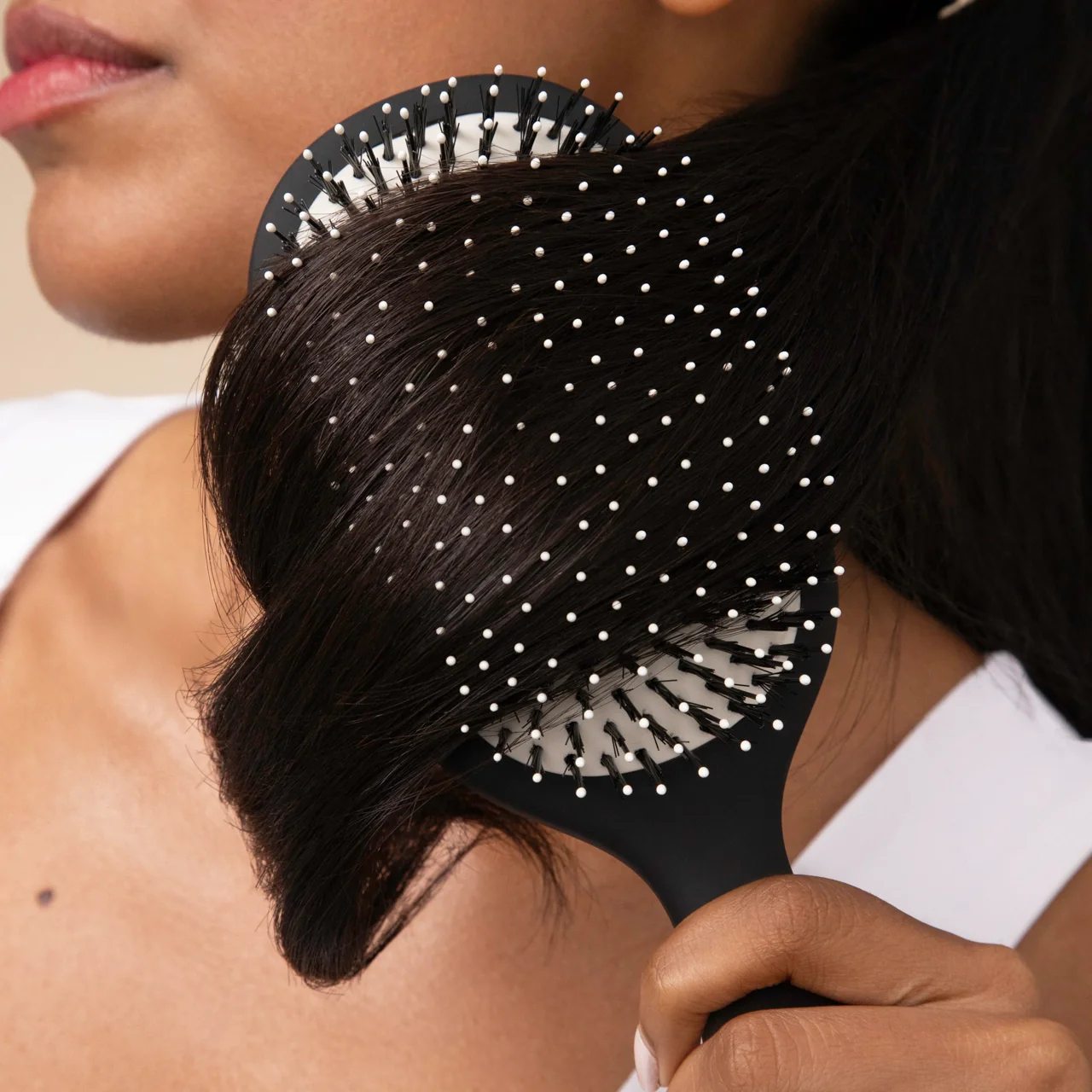Kitsch Smooth & Polish Brush in Black - Image 3