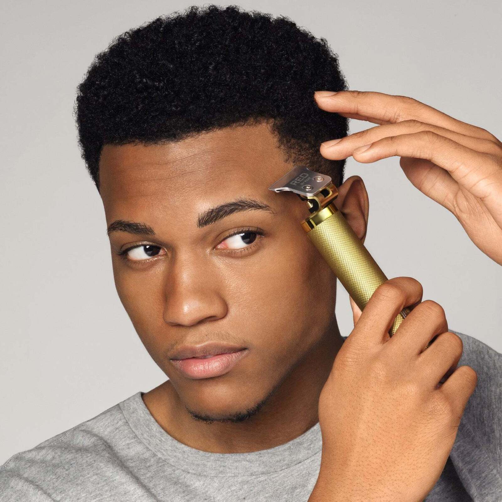 Red By Kiss Cordless Precision Blade Trimmer Gold - Image 4