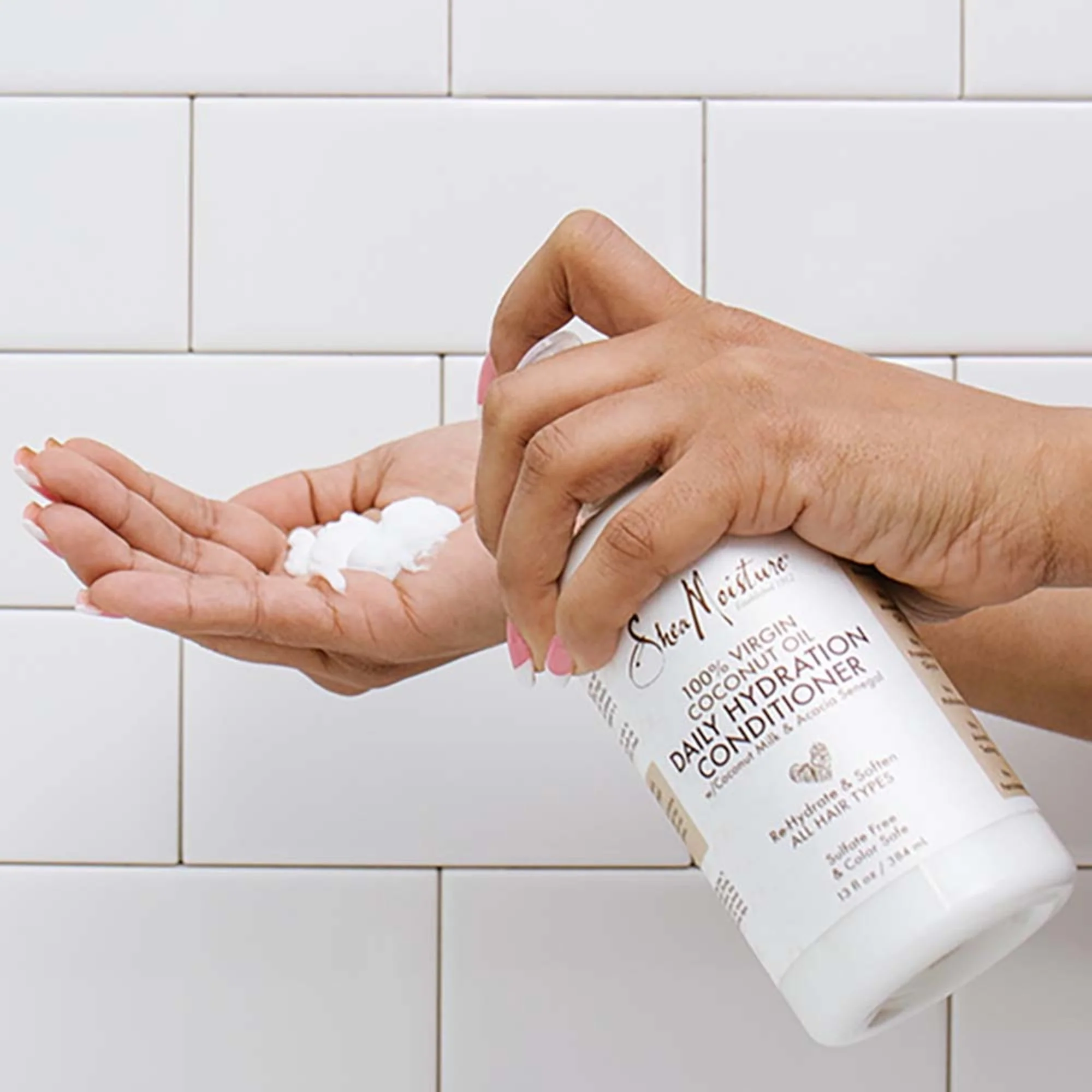 Shea Moisture 100% Virgin Coconut Oil Daily Hydration Conditioner 384ml - Image 2